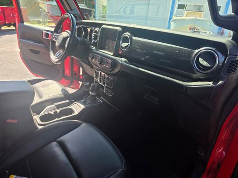 Used 2021 Jeep Wrangler Unlimited Sahara AWD/4WD image 18