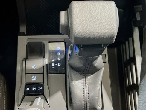 Used 2025 Toyota Tacoma SR image 12