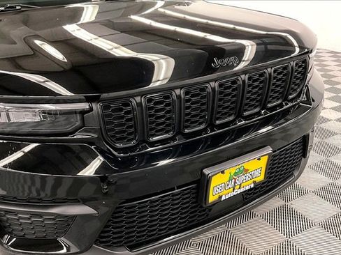 Used 2022 Jeep Grand Cherokee Altitude image 28