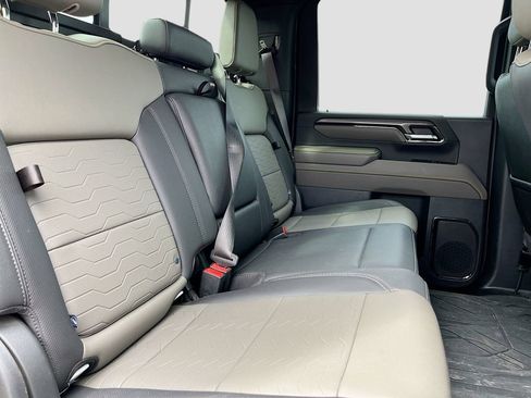 Used 2024 Chevrolet Silverado 2500 ZR2 w/ Technology Package AWD/4WD image 30