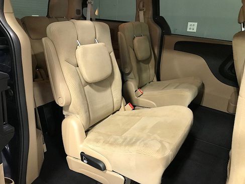 Used 2016 Dodge Grand Caravan SE w/ Quick Order Package 29E SE FWD image 16