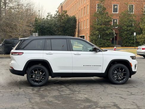 New 2025 Jeep Grand Cherokee Limited image 6