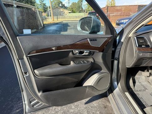 Used 2016 Volvo XC90 T6 Momentum w/ Momentum Plus Package image 10