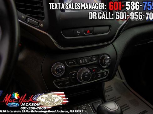 Used 2019 Jeep Cherokee Latitude Plus image 18