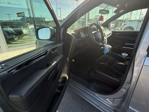 Used 2015 Dodge Grand Caravan SE FWD image 12