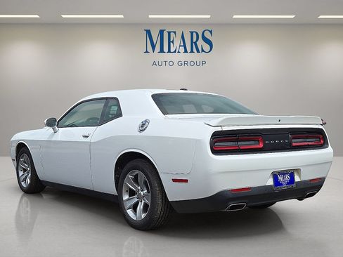 Used 2021 Dodge Challenger SXT w/ Driver Convenience Group RWD image 3