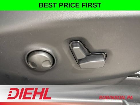 New 2026 Chrysler Pacifica Limited w/ S Appearance Package AWD/4WD image 17
