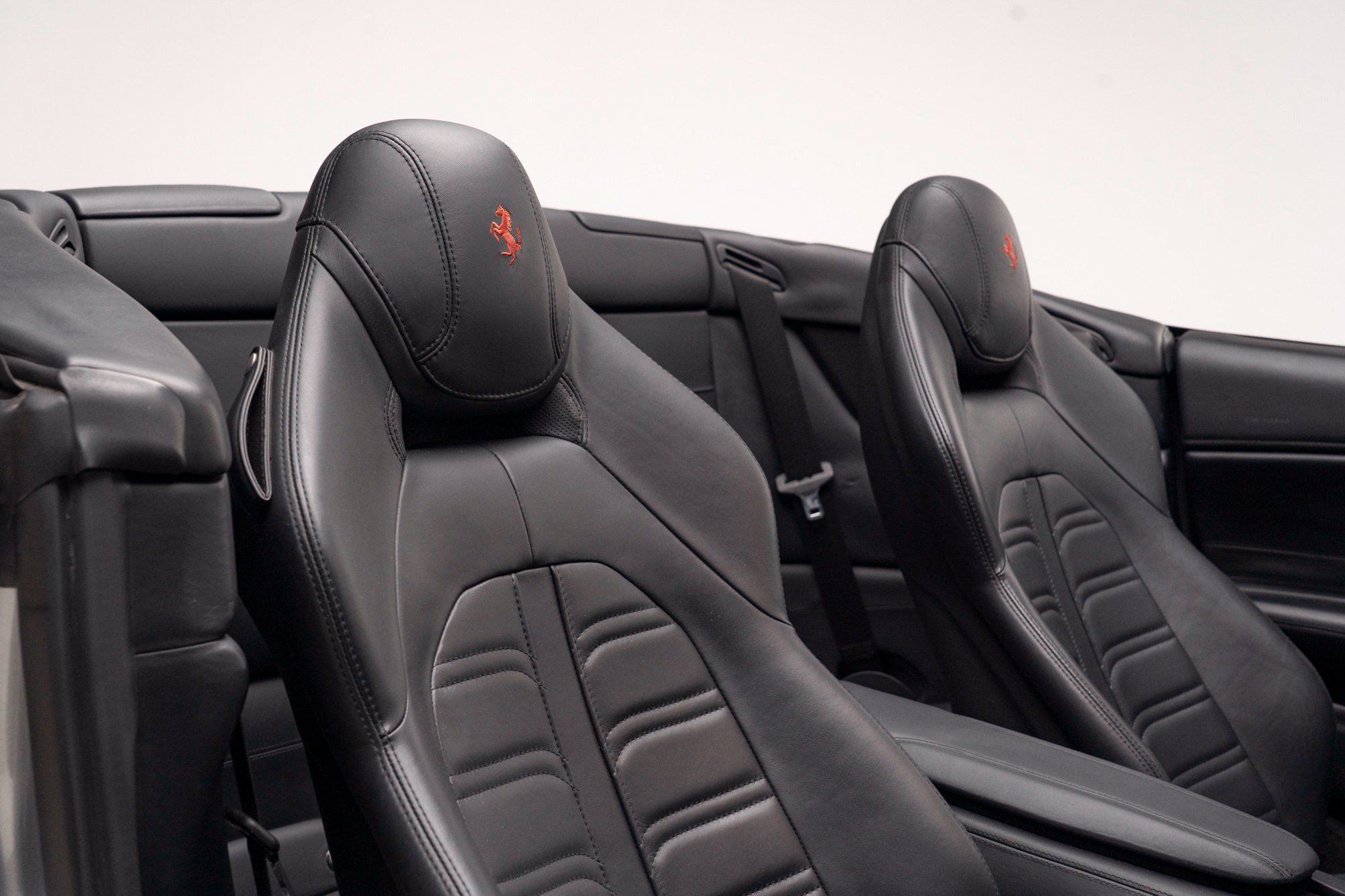 Used 2016 Ferrari California T RWD image 41