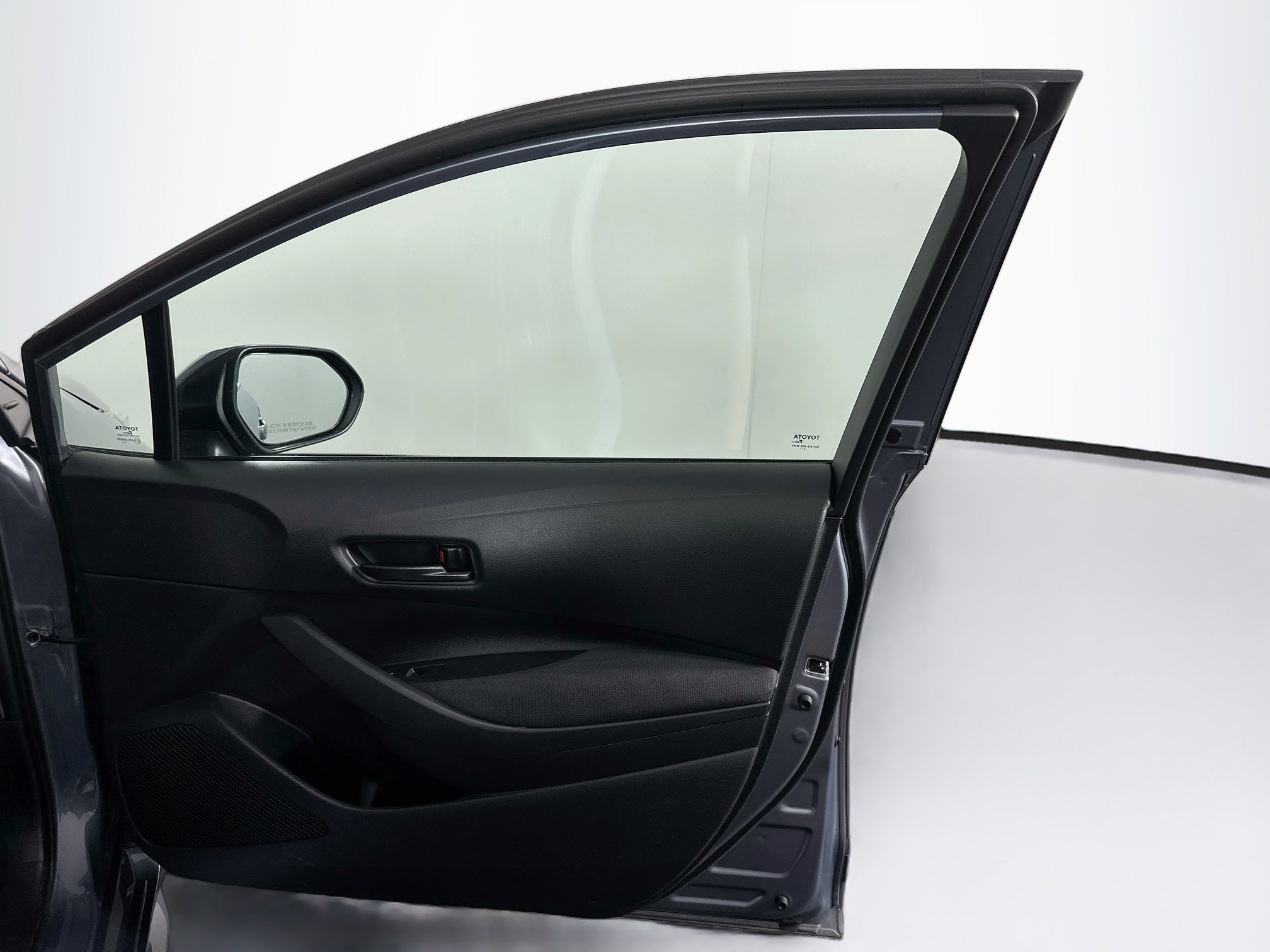 Used 2025 Toyota Corolla LE FWD image 30