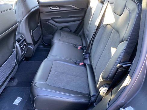 New 2025 Jeep Grand Cherokee Laredo image 7