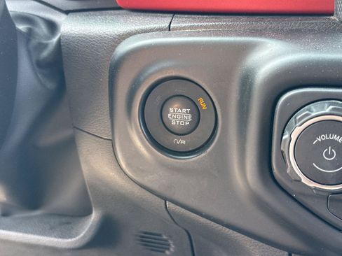 Used 2022 Jeep Gladiator Rubicon AWD/4WD image 14