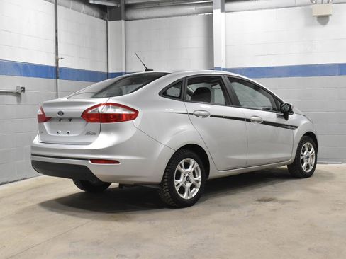 Used 2014 Ford Fiesta SE image 24