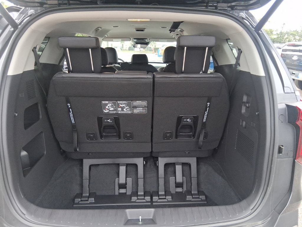 Certified 2026 Kia Carnival EX FWD image 18