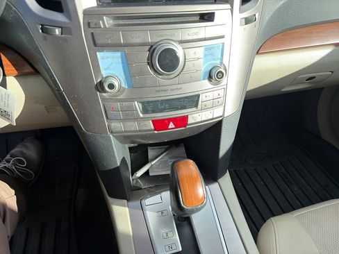 Used 2014 Subaru Outback 3.6R Limited image 2