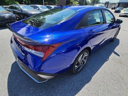 Used 2025 Hyundai Elantra SEL FWD image 16