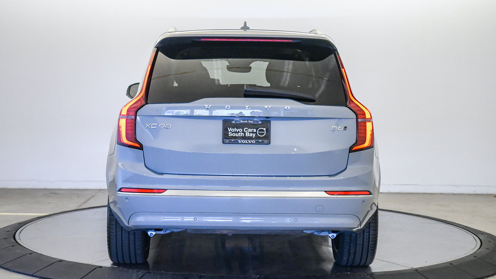 Certified 2026 Volvo XC90 B6 Plus AWD/4WD image 3