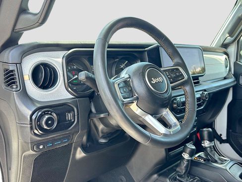 Used 2024 Jeep Wrangler Unlimited Sahara AWD/4WD image 9