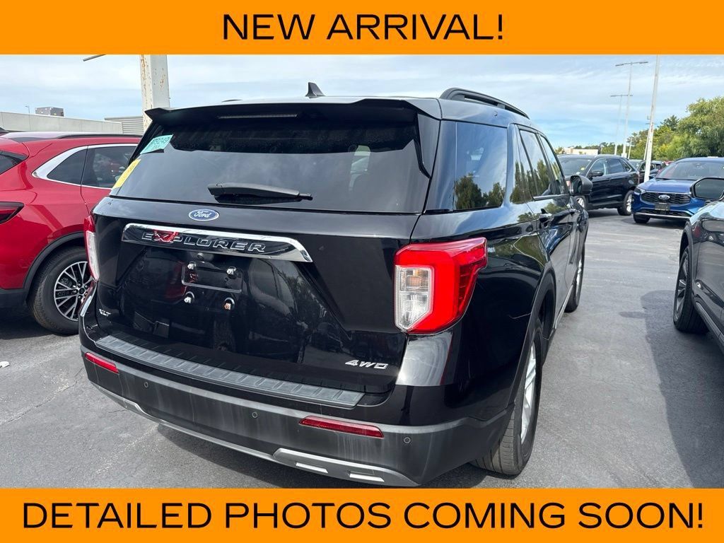 Used 2023 Ford Explorer XLT w/ Equipment Group 202A AWD/4WD image 4