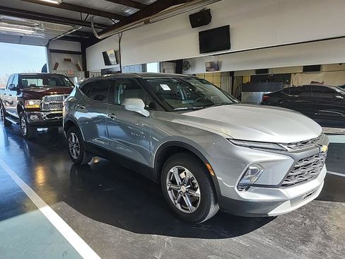 Used 2025 Chevrolet Blazer LT image 1