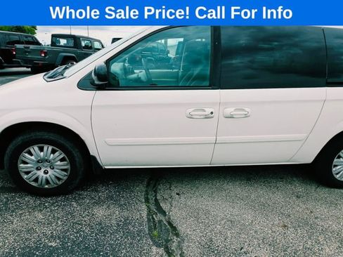 Used 2005 Chrysler Town & Country LX w/ Popular Equipment Group II FWD image 6