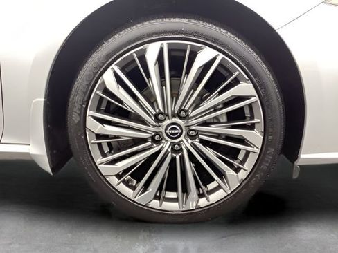 Used 2023 Nissan Altima 2.5 SL AWD/4WD image 9