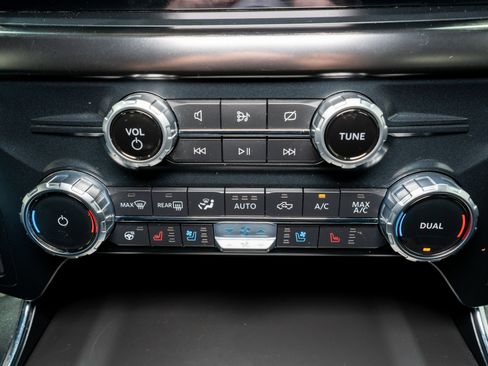 Used 2022 Ford F150 Lariat w/ Equipment Group 502A High image 27