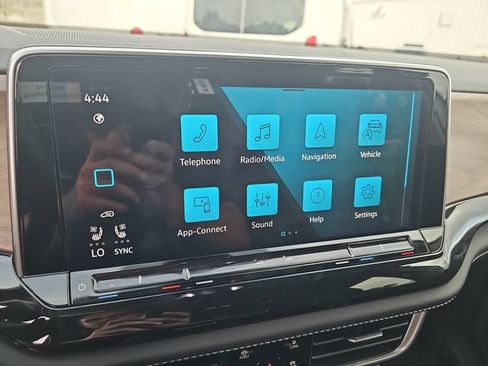 Used 2025 Volkswagen Atlas SE FWD image 18