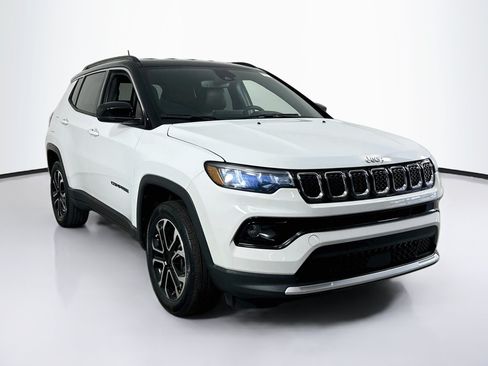 Used 2023 Jeep Compass Limited AWD/4WD image 3