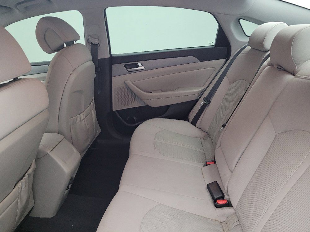 Used 2015 Hyundai Sonata SE w/ Option Group 09 FWD image 18