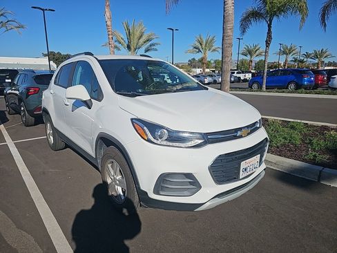 Used 2022 Chevrolet Trax LT w/ Driver Confidence Package image 2