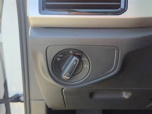 Used 2023 Volkswagen Atlas SE FWD image 11