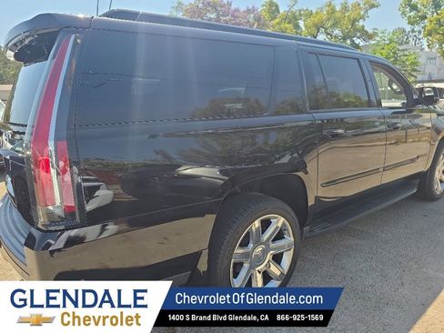 Used 2017 Cadillac Escalade ESV Premium Luxury AWD/4WD image 7