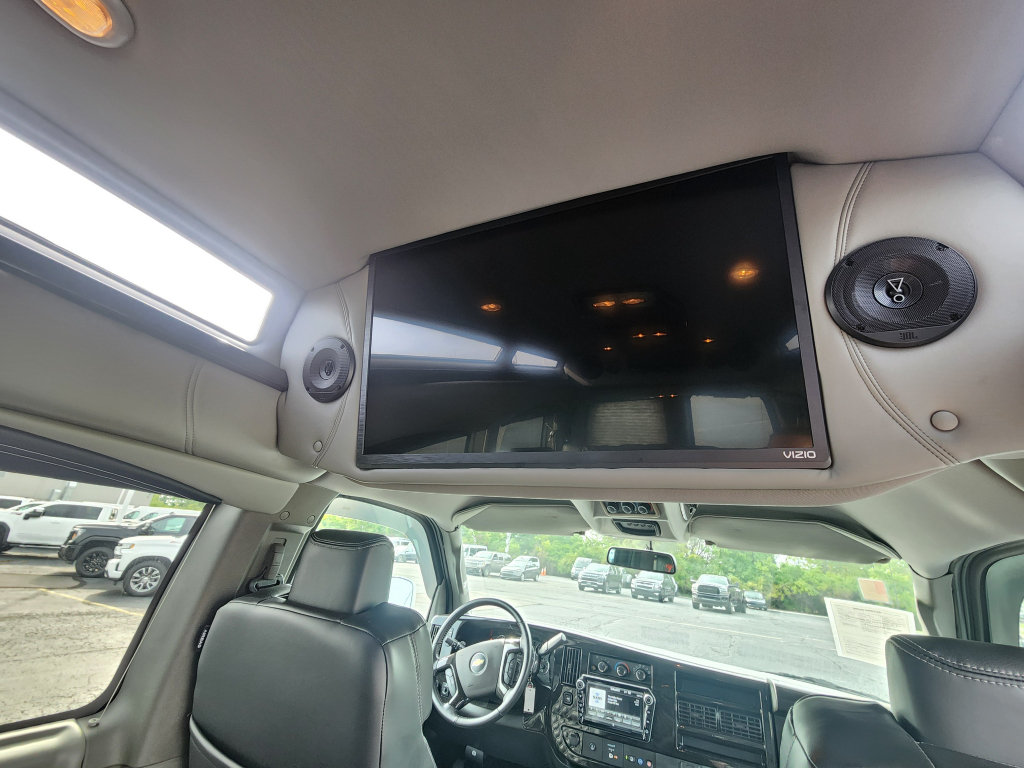 Used 2023 Chevrolet Express 2500 RWD image 6