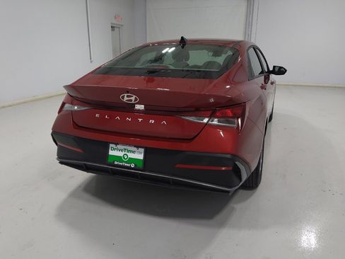 Used 2024 Hyundai Elantra SE FWD image 7