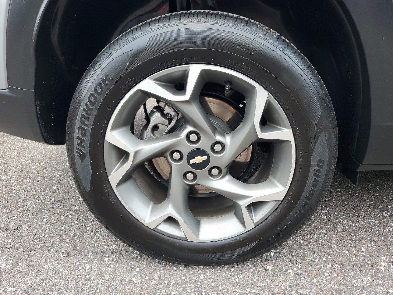 Used 2025 Chevrolet Trax LT FWD image 5