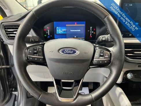 Used 2025 Ford Escape SE w/ Class II Trailer Tow Package image 14