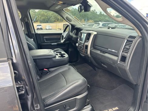 Used 2018 RAM 1500 Laramie w/ Convenience Group AWD/4WD image 10