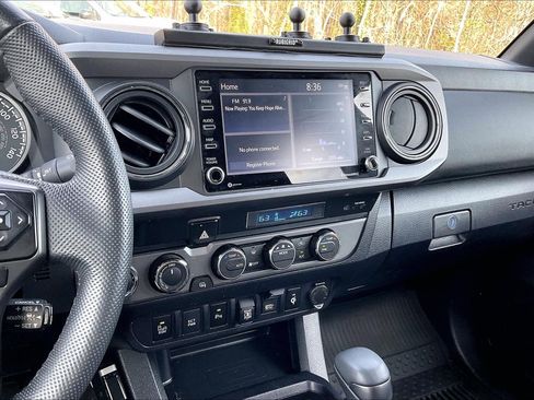 Used 2022 Toyota Tacoma TRD Sport w/ Technology Package AWD/4WD image 6