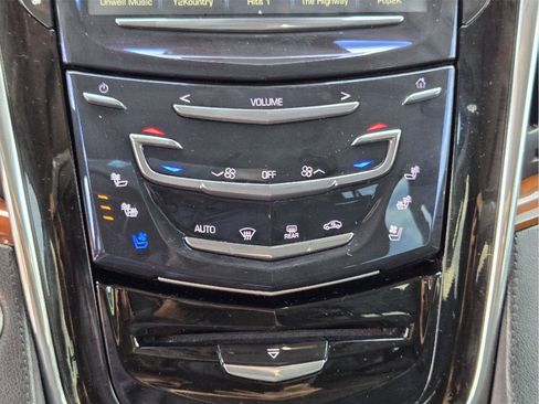 Used 2018 Cadillac Escalade ESV Luxury RWD image 17