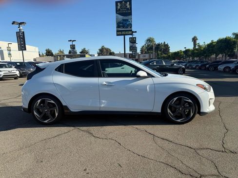 Used 2019 Hyundai Veloster Turbo image 4
