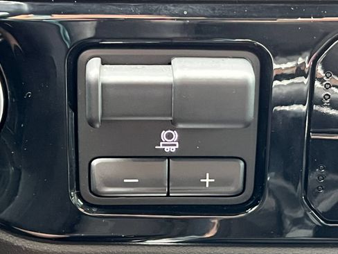 Certified 2023 Chevrolet Silverado 1500 RST AWD/4WD image 38