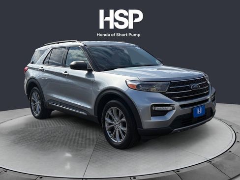 Used 2022 Ford Explorer XLT w/ Equipment Group 202A AWD/4WD image 7