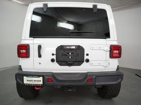 Used 2018 Jeep Wrangler Unlimited Sahara image 8