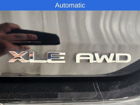 Used 2024 Toyota Highlander XLE AWD/4WD image 18