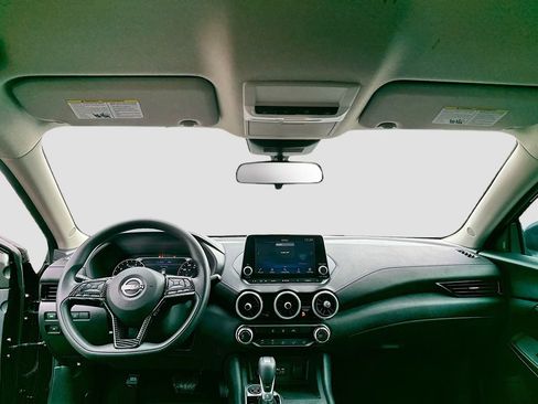 Used 2025 Nissan Sentra SV FWD image 17