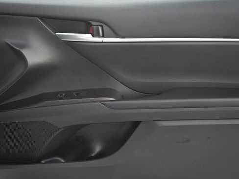 Used 2023 Toyota Camry SE image 9