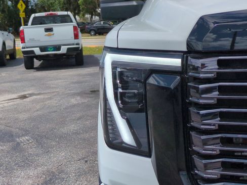 Used 2026 GMC Sierra 3500 Denali Ultimate AWD/4WD image 10