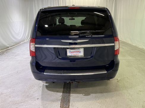 Used 2014 Chrysler Town & Country Touring w/ Trailer Tow Group image 9
