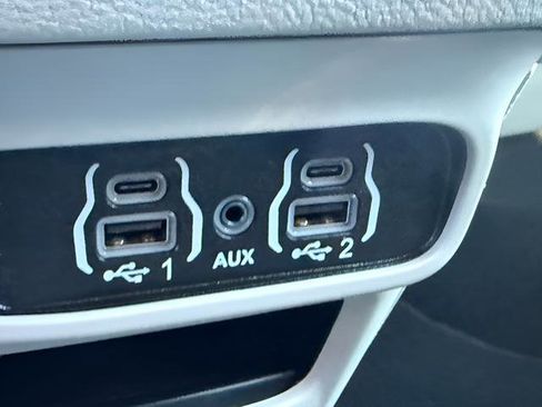 Used 2024 Chrysler Pacifica Touring-L FWD image 13
