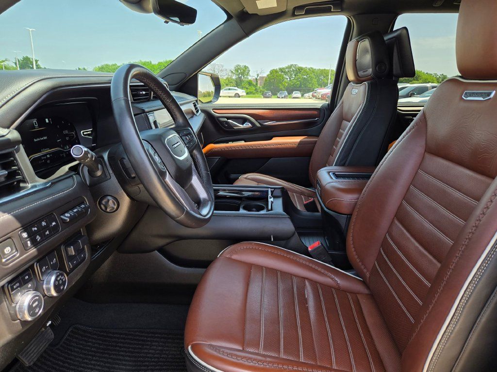 Used 2023 GMC Yukon Denali Ultimate AWD/4WD image 9